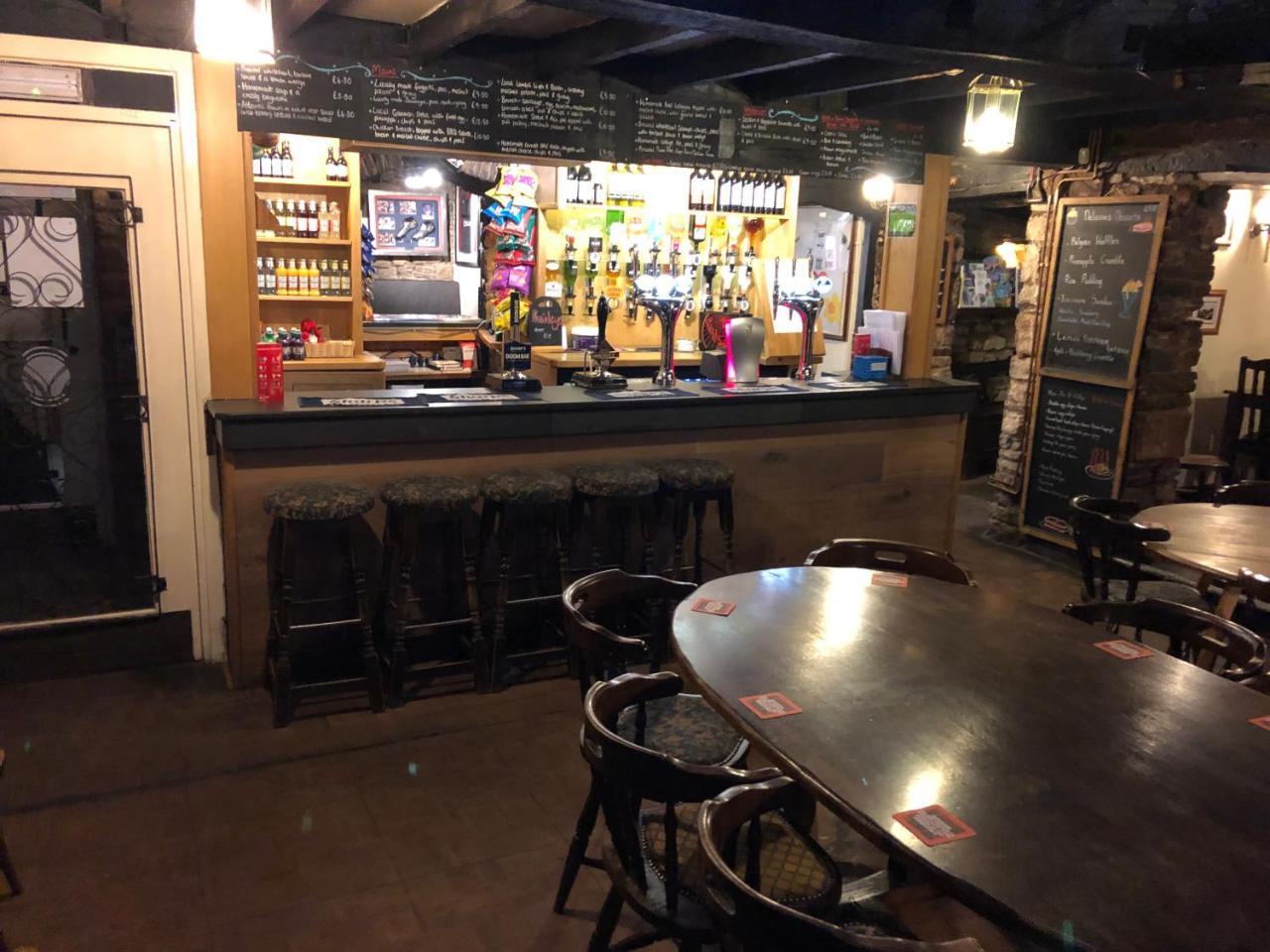 The Crosskeys Inn アースク エクステリア 写真