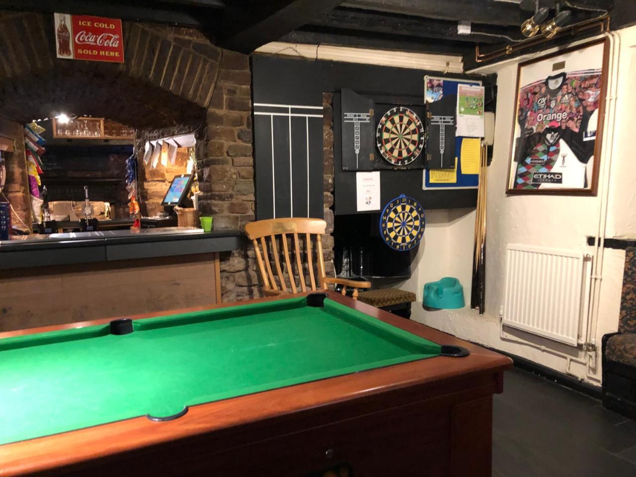 The Crosskeys Inn アースク エクステリア 写真