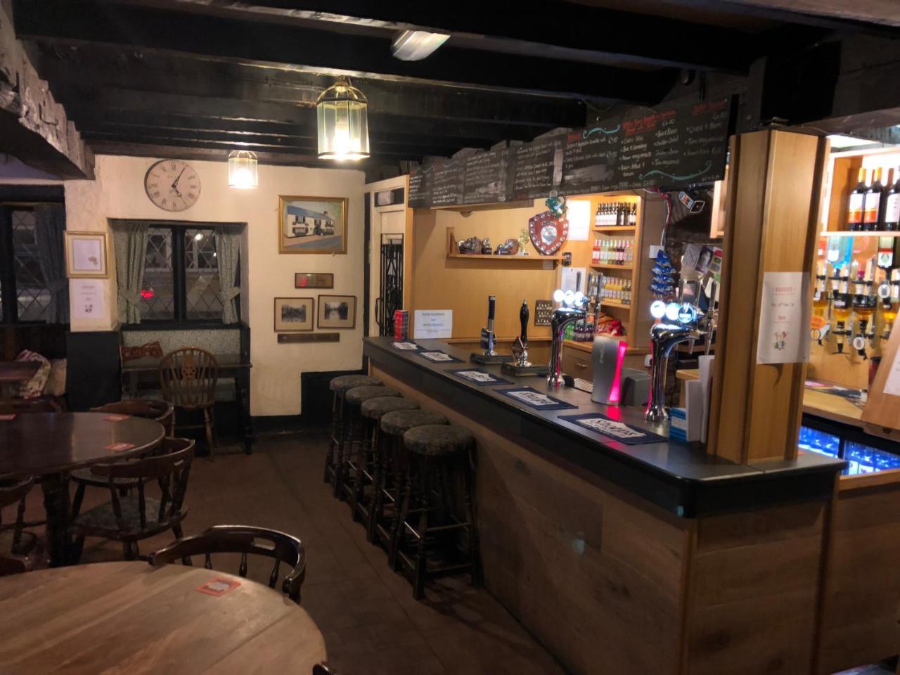 The Crosskeys Inn アースク エクステリア 写真