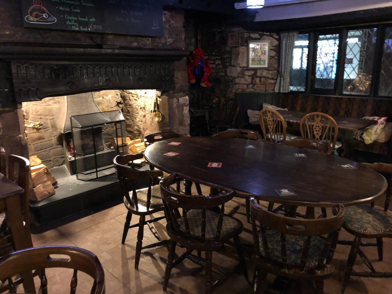 The Crosskeys Inn アースク エクステリア 写真