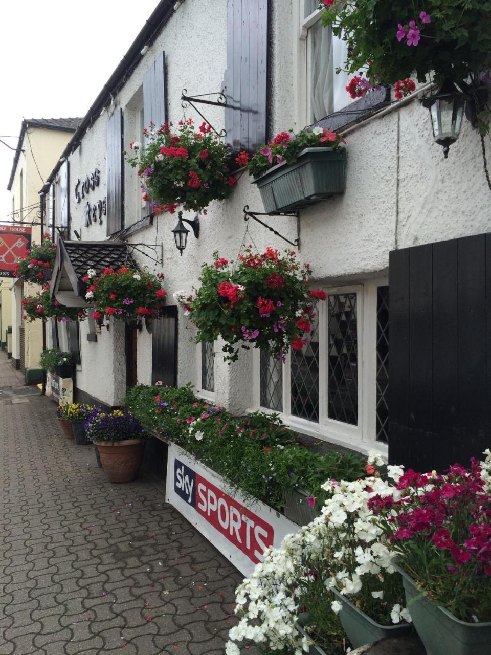 The Crosskeys Inn アースク エクステリア 写真